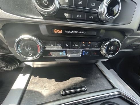 Used 2022 Ford F250 Lariat w/ Chrome Package image 34