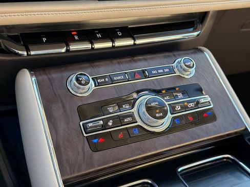 Used 2022 Lincoln Aviator Reserve w/ Equipment Group 201A image 32