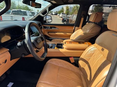Used 2022 Jeep Grand Wagoneer Series III w/ Rear Seat Video Group 1 AWD/4WD image 18