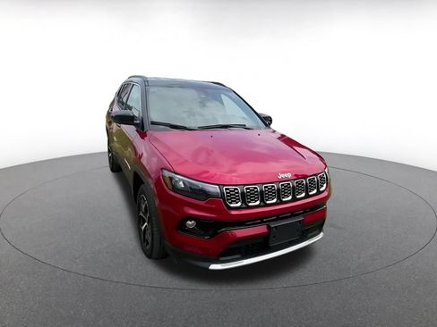 Used 2025 Jeep Compass Limited AWD/4WD image 3