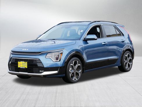 Used 2023 Kia Niro SX Touring image 3