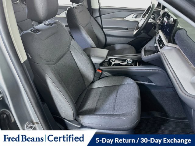Used 2025 Ford Explorer Active AWD/4WD image 14