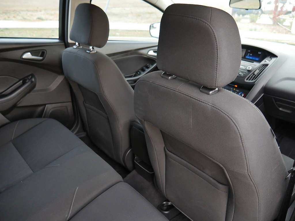 Used 2016 Ford Focus SE w/ SE Cold Weather Package FWD image 48