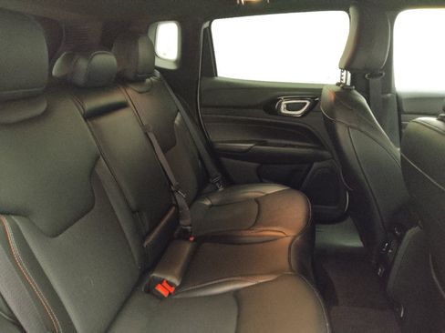 Used 2025 Jeep Compass Trailhawk AWD/4WD image 19