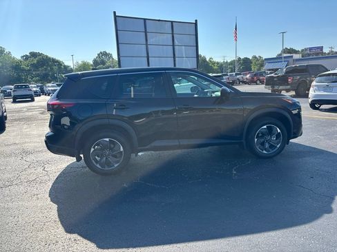 Used 2025 Nissan Rogue SV FWD image 4