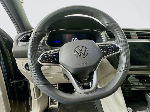 Used 2022 Volkswagen Tiguan SE R-Line image 11