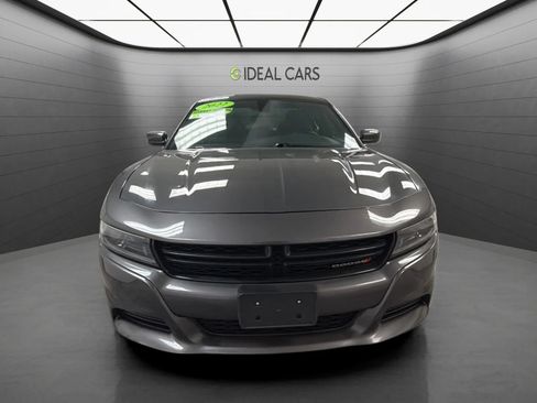 Used 2022 Dodge Charger SXT RWD image 2