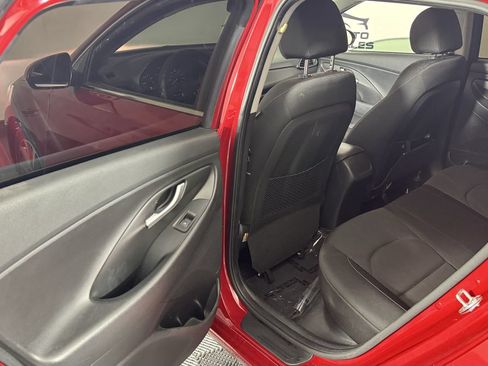 Used 2019 Hyundai Elantra GT FWD image 23