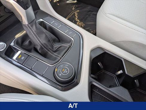 Certified 2022 Volkswagen Tiguan SE R-Line AWD/4WD image 19