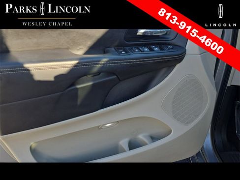 Used 2013 Chrysler Town & Country Touring image 17