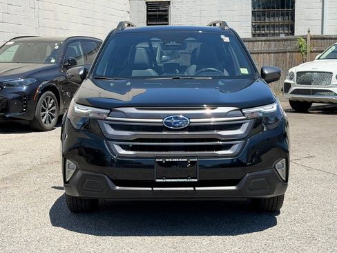 Used 2025 Subaru Forester Premium AWD/4WD image 2