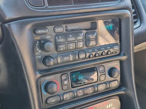 Used 1998 Chevrolet Corvette Convertible w/ Memory Pkg RWD image 10