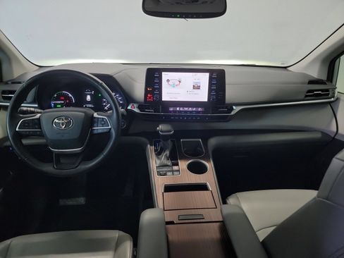 Used 2021 Toyota Sienna XLE FWD image 15