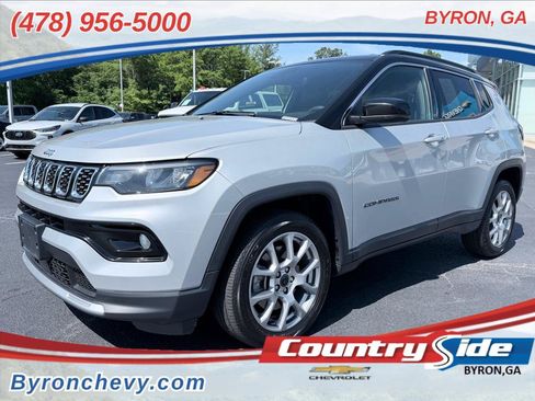 Used 2025 Jeep Compass Limited AWD/4WD image 1