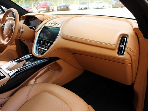 Used 2021 Aston Martin DBX image 11