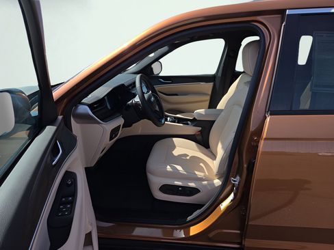 New 2026 Jeep Grand Cherokee Limited AWD/4WD image 9