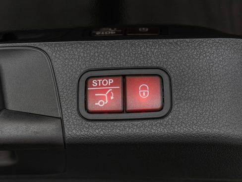 Used 2026 Mercedes-Benz GLB 250 4MATIC image 35