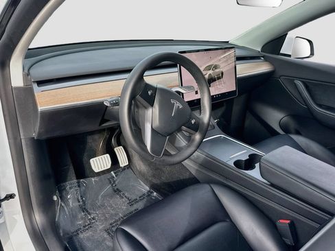 Used 2022 Tesla Model Y Performance AWD/4WD image 9