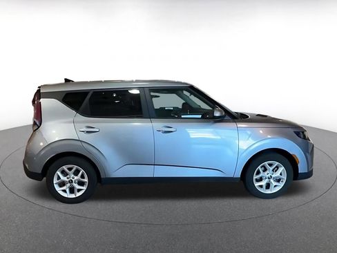 Used 2025 Kia Soul LX w/ LX Technology Package FWD image 12