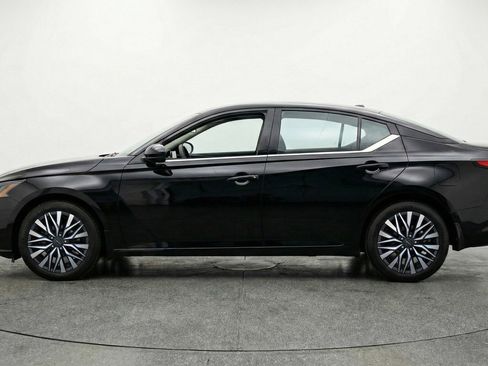 Used 2025 Nissan Altima 2.5 SV image 4