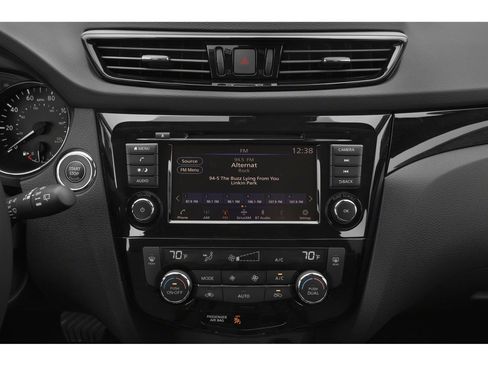 Used 2021 Nissan Rogue Sport SV FWD image 18