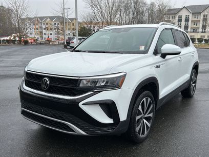 Used 2023 Volkswagen Taos SE w/ Panoramic Sunroof Package