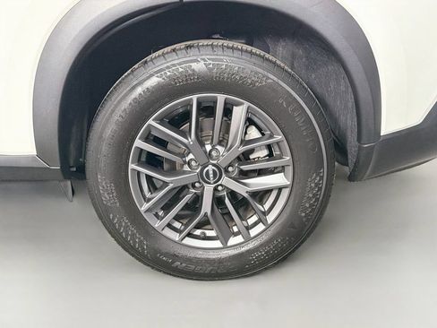 Used 2023 Nissan Rogue S AWD/4WD image 28