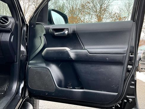 Certified 2021 Toyota Tacoma TRD Off-Road image 20