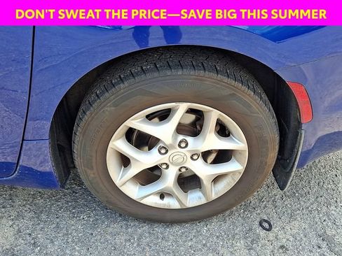 Used 2019 Chrysler Pacifica Touring Plus w/ Tire & Wheel Group FWD image 9