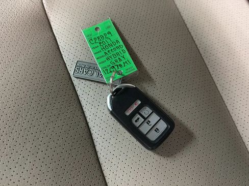 Used 2017 Honda Accord Touring image 29