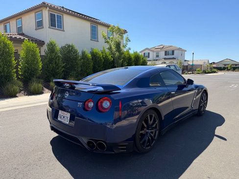 Used 2015 Nissan GT-R Premium AWD/4WD image 7