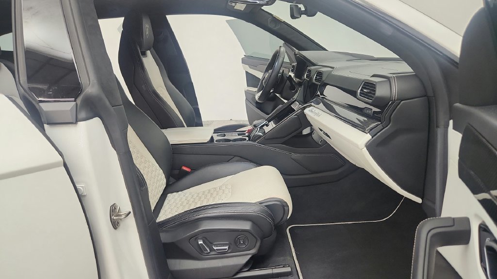 Used 2019 Lamborghini Urus AWD/4WD image 37