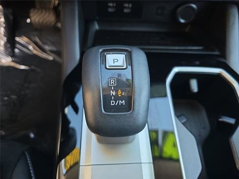 Used 2025 Mitsubishi Outlander SE image 21