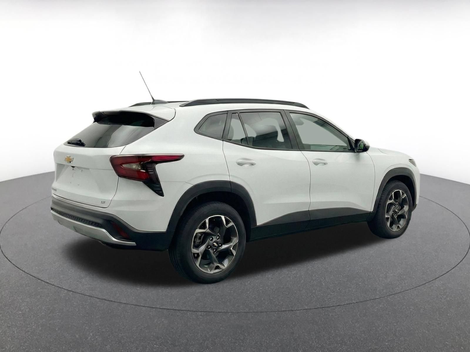 Used 2025 Chevrolet Trax LT FWD image 10
