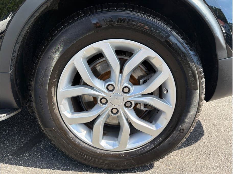 Used 2019 Land Rover Discovery SE AWD/4WD image 24