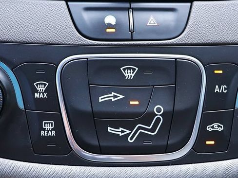 Used 2020 Chevrolet Malibu LS FWD image 43