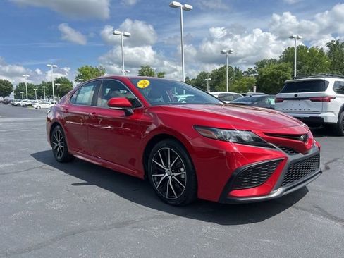 Used 2024 Toyota Camry SE FWD image 4
