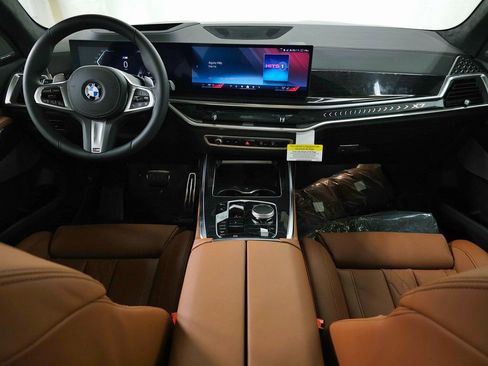 Used 2026 BMW X7 xDrive40i w/ M Sport Package AWD/4WD image 9