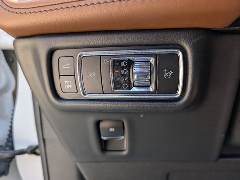 Used 2022 Lincoln Nautilus Reserve AWD/4WD image 19