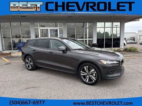 Used 2025 Volvo V60 B5 Cross Country Plus AWD/4WD image 1