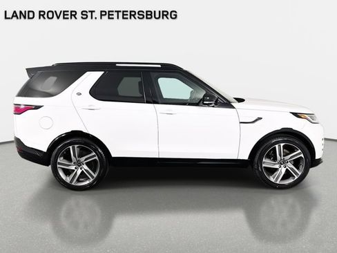 Used 2023 Land Rover Discovery Metropolitan Edition image 4