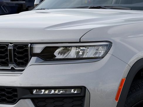 New 2026 Jeep Grand Cherokee L Limited AWD/4WD image 10