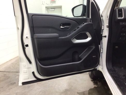 Used 2024 Nissan Frontier SL w/ Technology Package image 17