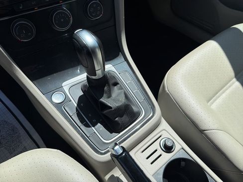 Used 2019 Volkswagen Golf SE FWD image 22