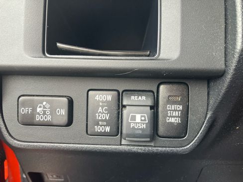 Used 2017 Toyota Tacoma TRD Off-Road w/ Tow Package AWD/4WD image 13