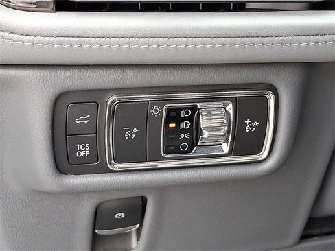 Certified 2022 Lincoln Nautilus Reserve image 26