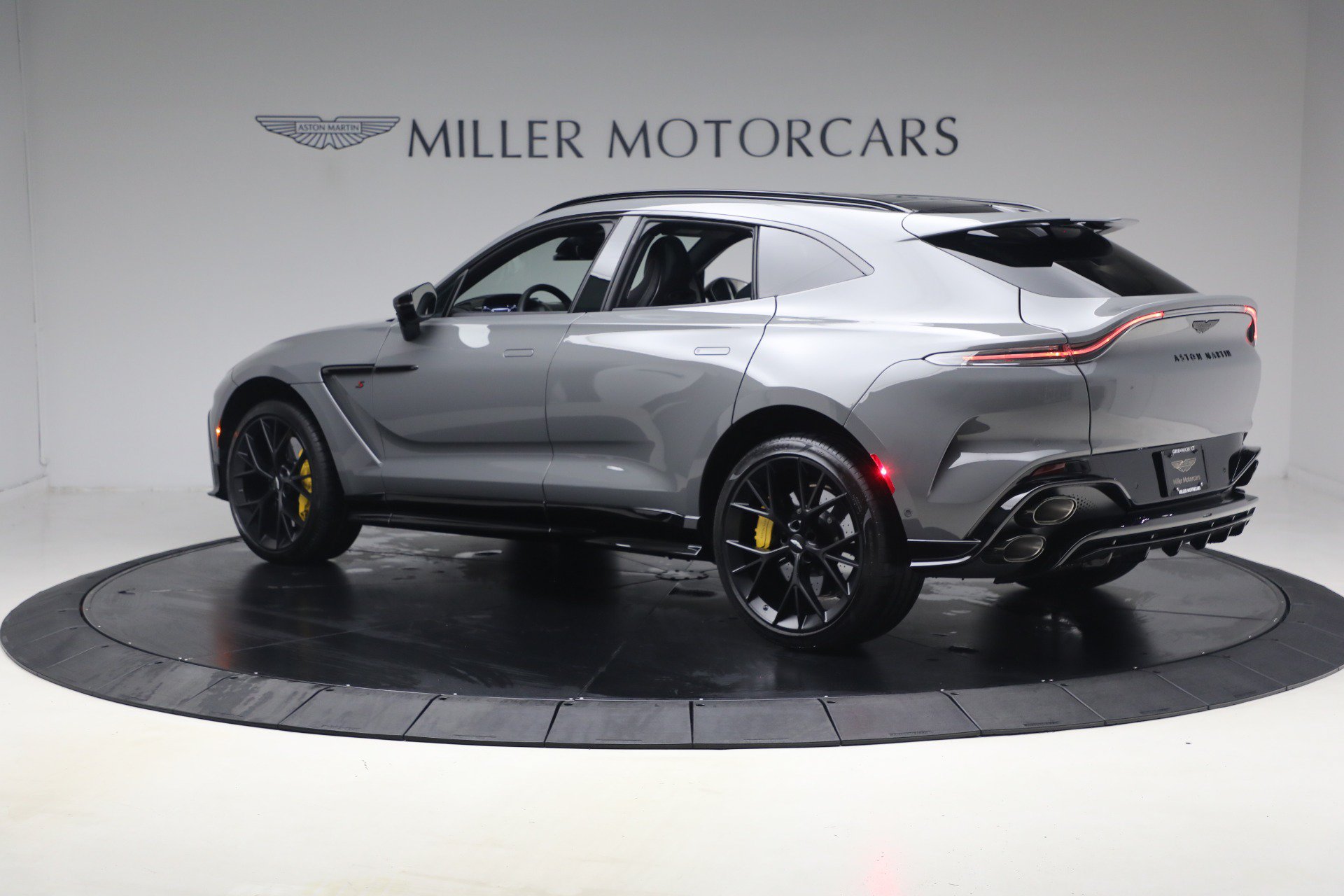 Used 2026 Aston Martin DBX S AWD/4WD image 4