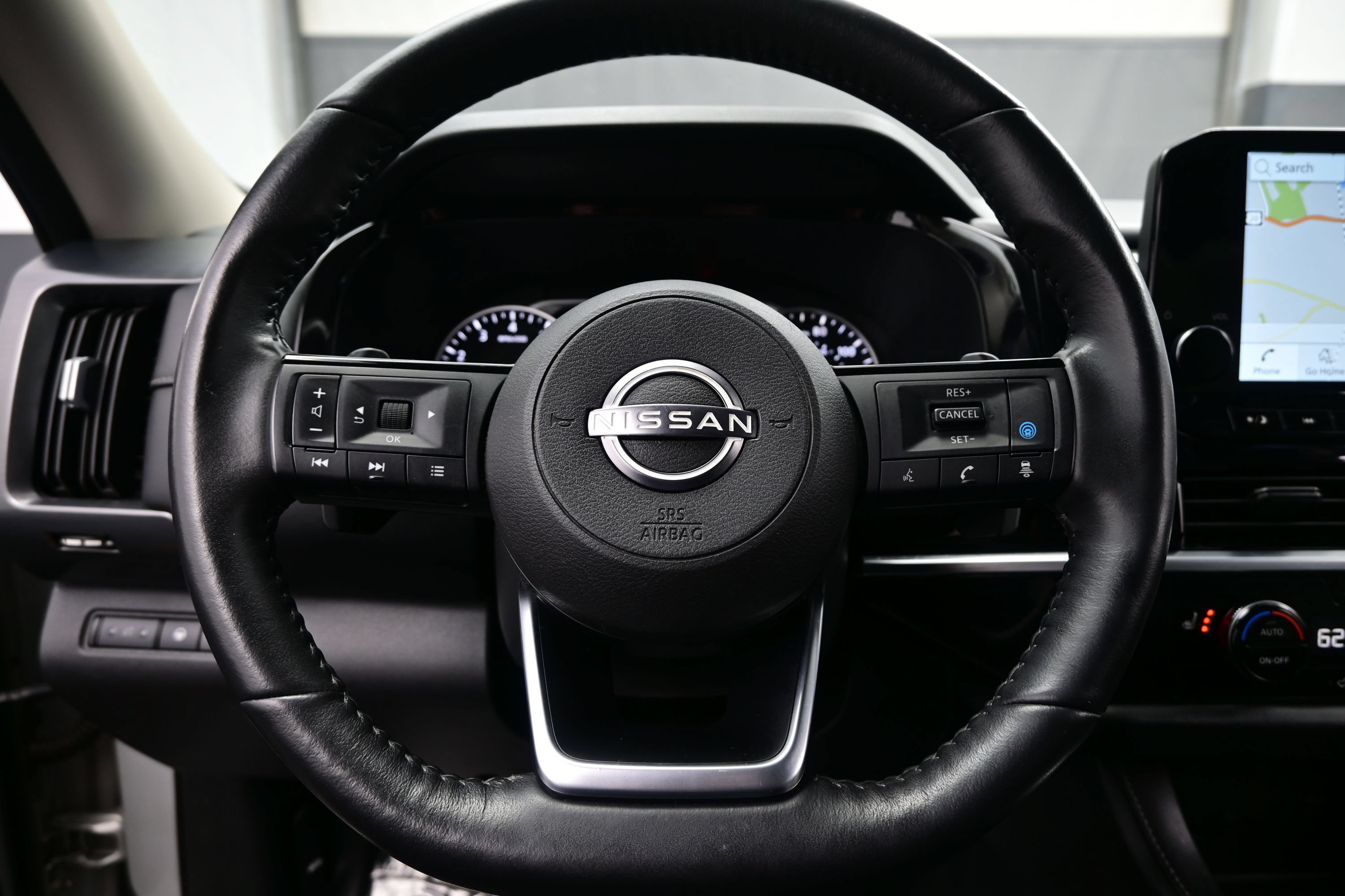Used 2023 Nissan Pathfinder SL AWD/4WD image 25