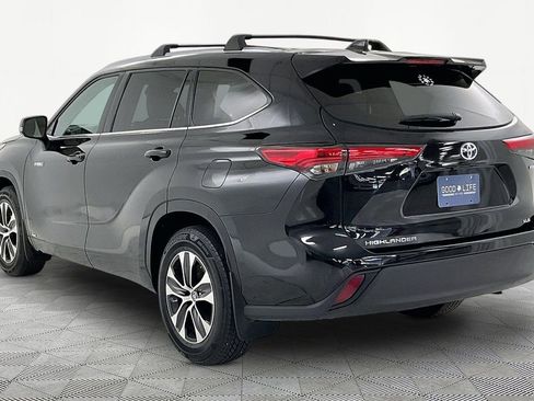 Used 2021 Toyota Highlander XLE AWD/4WD image 4