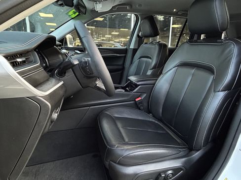 Certified 2023 Jeep Grand Cherokee Limited w/ Black Appearance Package image 21